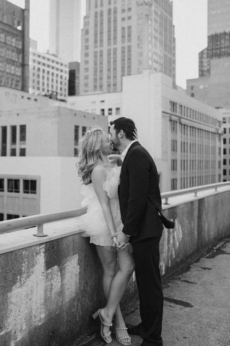 houston-wedding-photographer-angelina-loreta-photography-downtown-houston-engagement-photos-downtown-elopement-champagne-41
