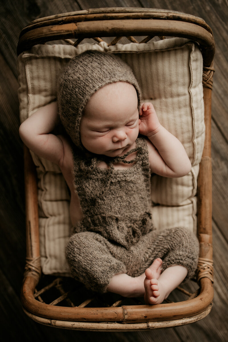 newborn pictur3es with props Centerville Indiana