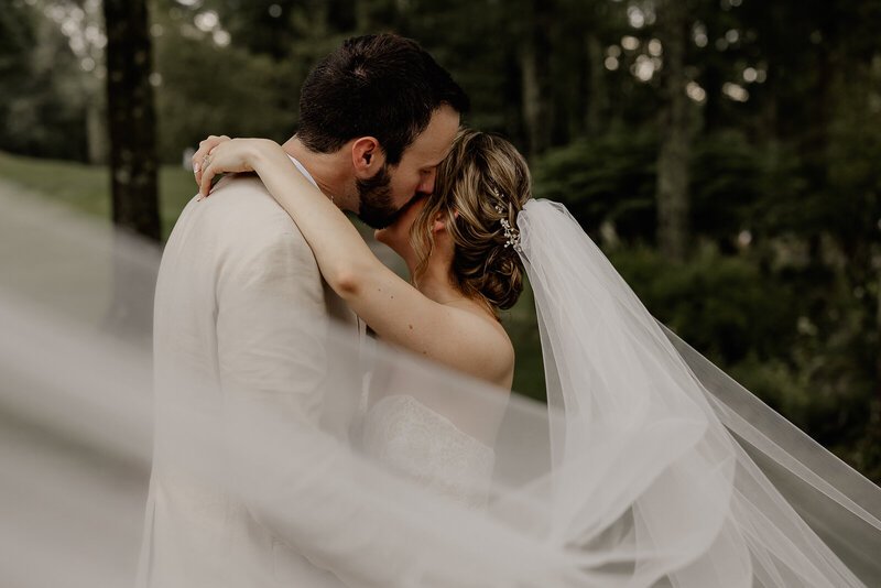 couple kissing during new jersey wedding photos