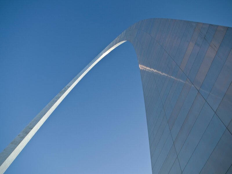 slanted view of the gateway arch in st louis