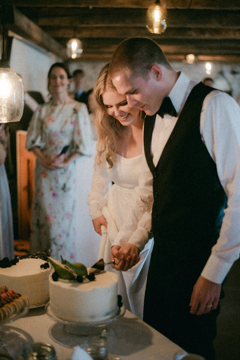 Wedding photo of an Intimate  wedding reception  in Porvoo by photographer Hannika Gabrielsson