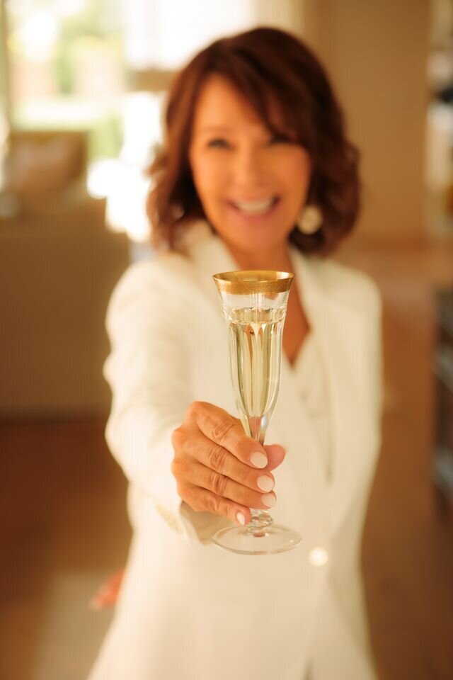Leisa holding up a glass of champagne