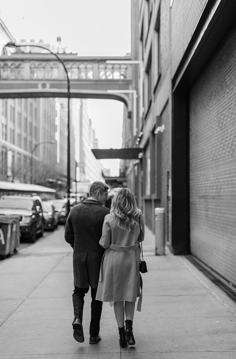 couple-walking-new-york-city