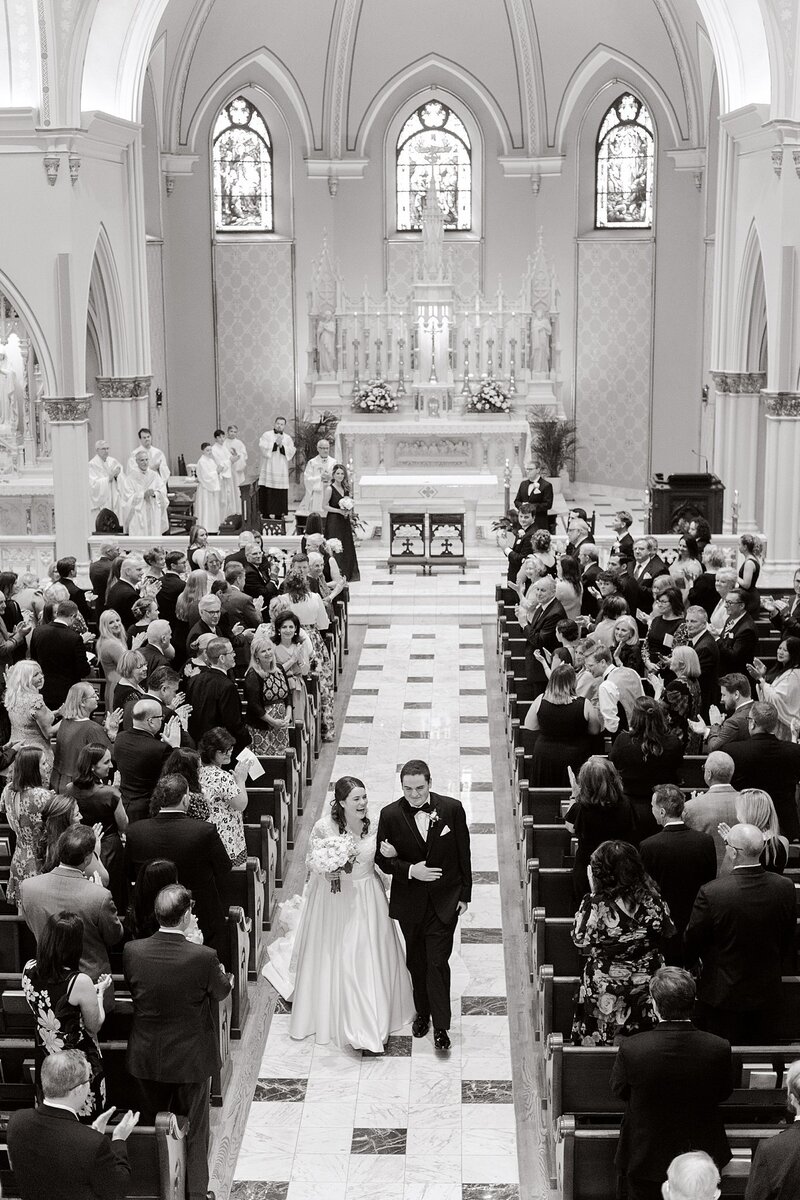 Detroit-Catholic-Wedding-Photos-at-The-Colony-Club-by-Detroit-Michigan-Catholic-Wedding-Photographer-_0023