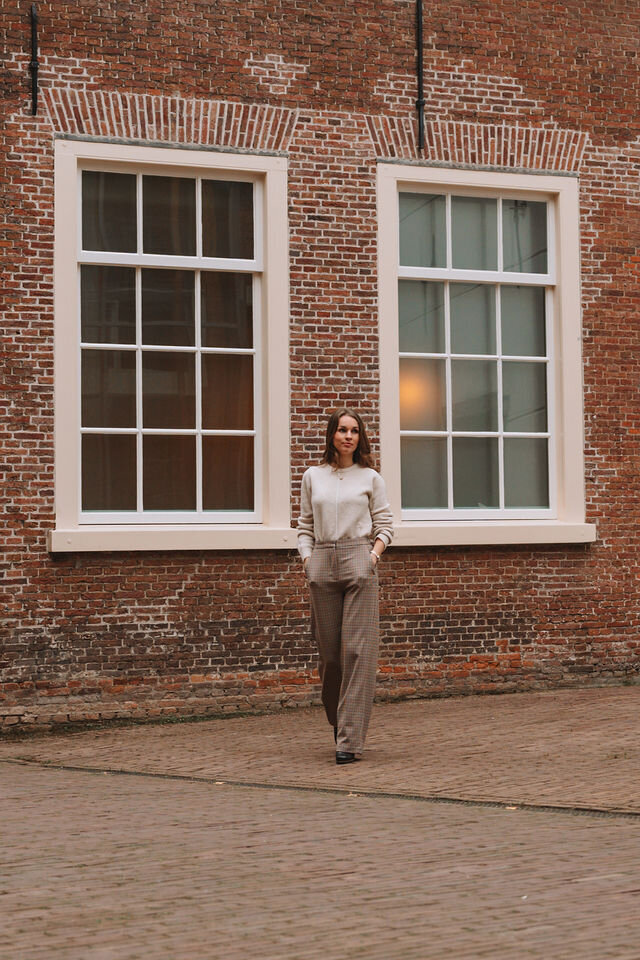 Portret van Rianne, die met passie en precisie werkt als Virtual Executive Assistant voor C-level professionals.
