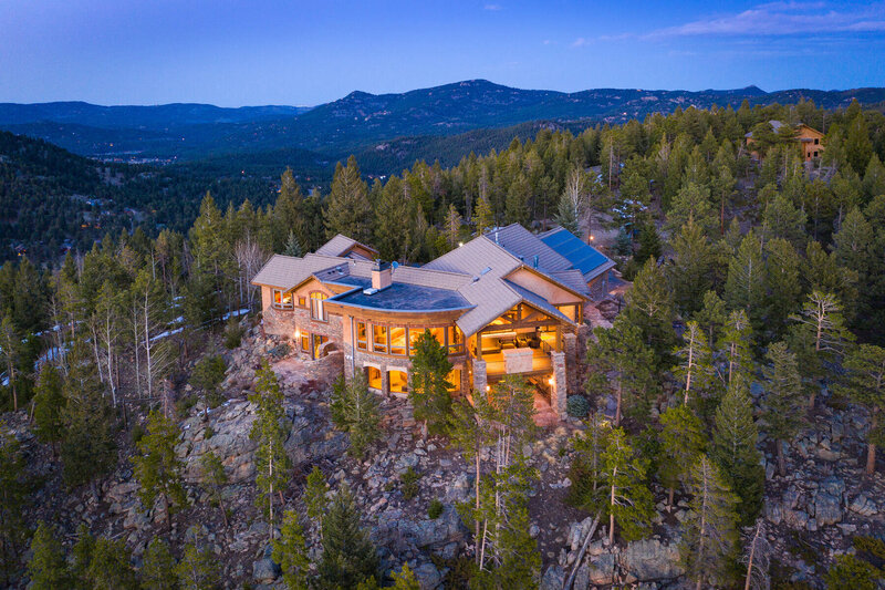 32024 Snowshoe Twilight Exterior