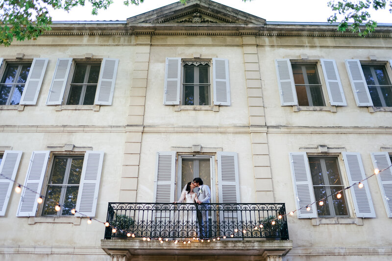 couple-celebrating-with-champagne-at-luxury-wedding-in-port-grimaud