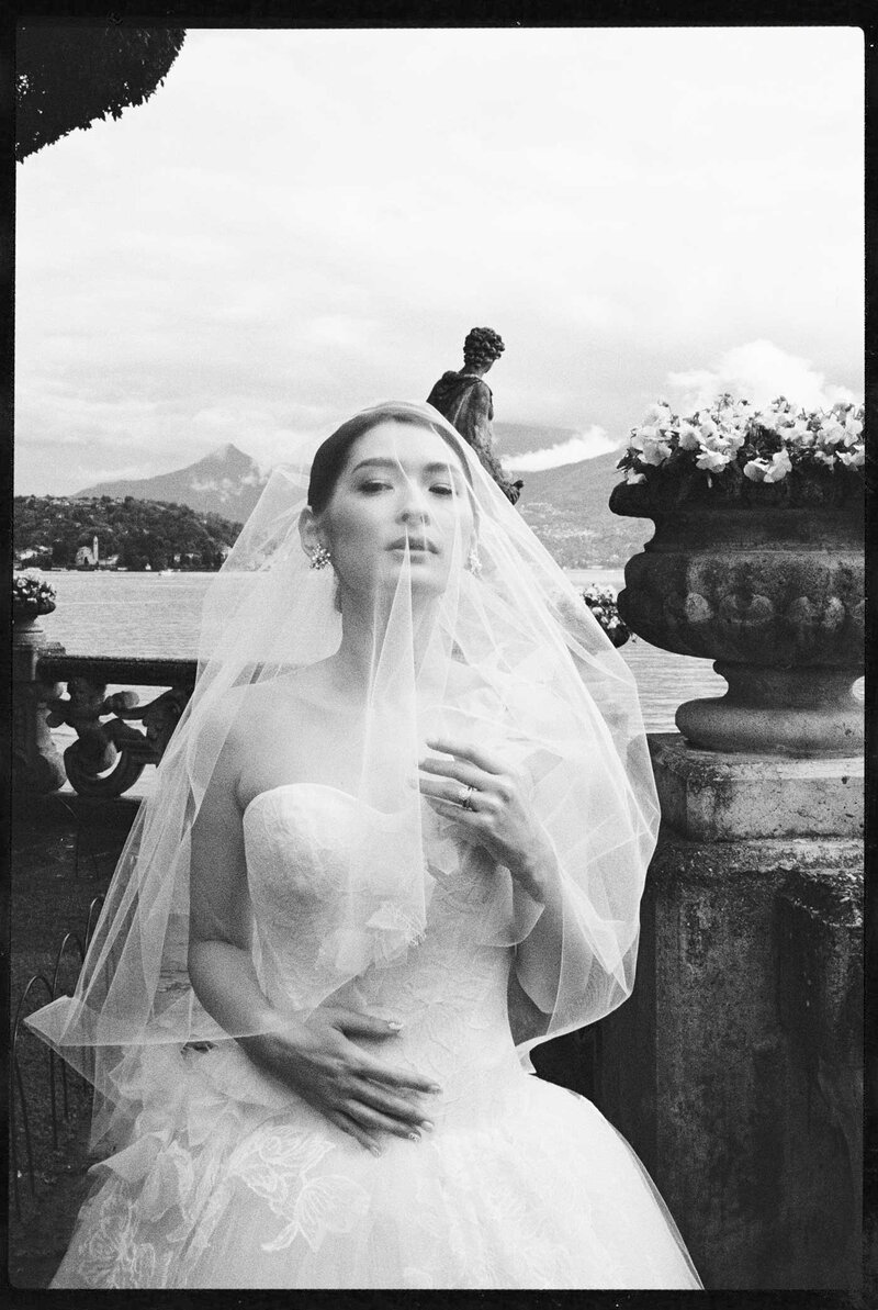 Lake-como-italy-villa-del-Balbianello-wedding-photographer-film-photography-35mm-analog-vintage-4
