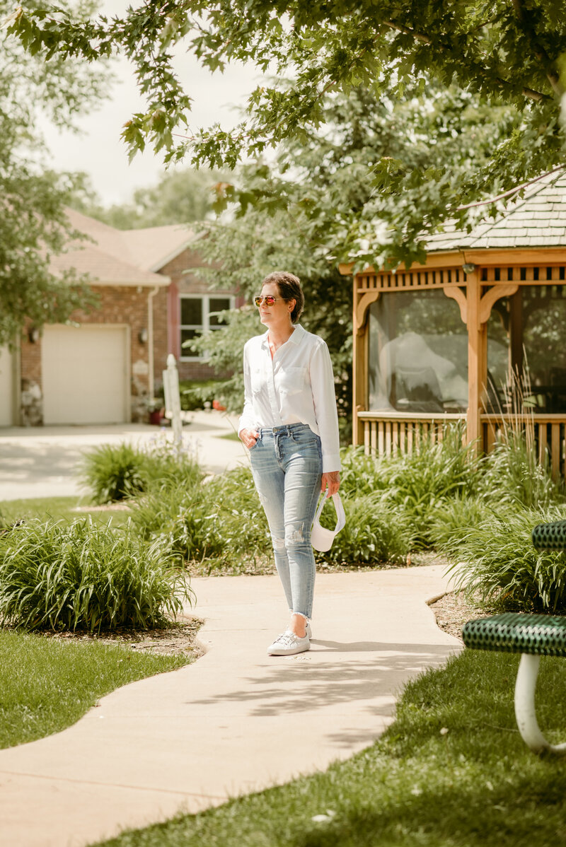 Carolyn’s professional portrait session in Minneapolis for online dating, capturing her confidence and genuine energy.