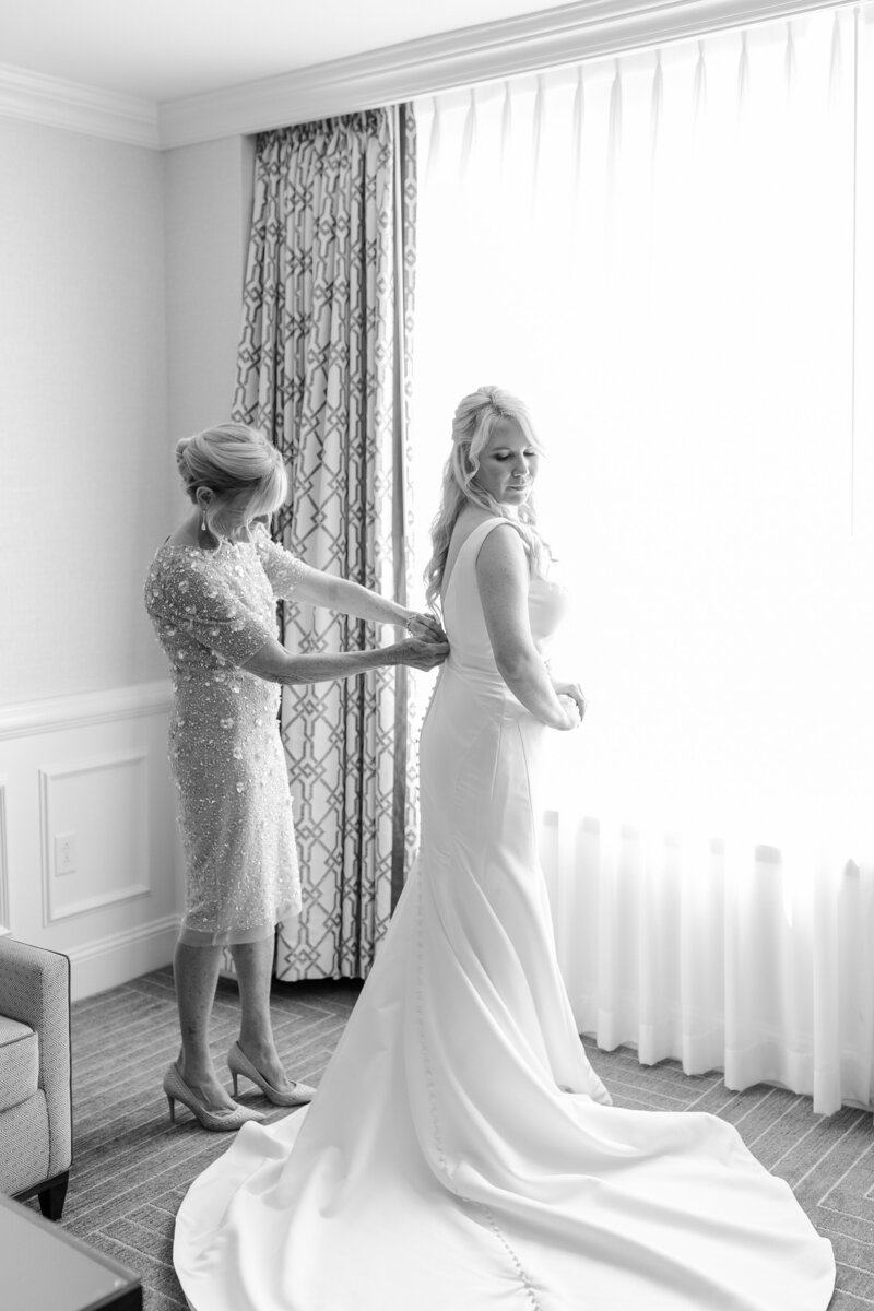 Brianna + Robert  Taylor Rose Photography  Savannah Wedding Photographer  Sneak Previews-24