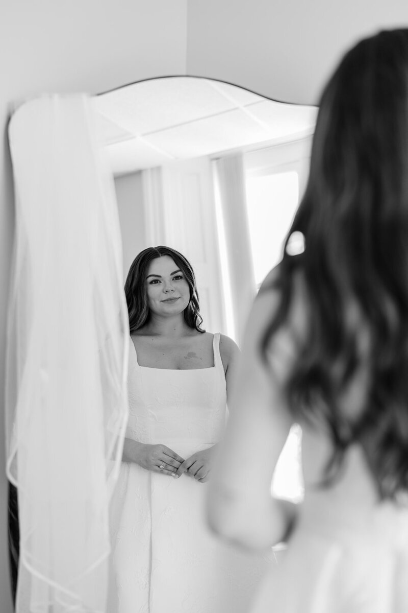 bride-getting-ready-wadsworth-mansion