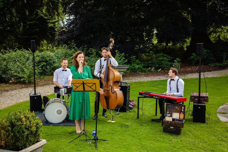 Fotos bruidspaar Roy en Carijn waar ik ceremoniemeester en weddingplanner was (9)