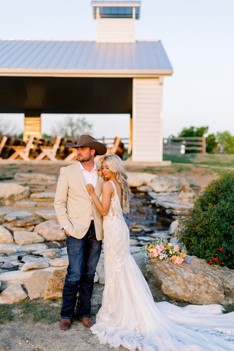 Wedding planning services by Kendra’s Events, specializing in floral design in DFW.
