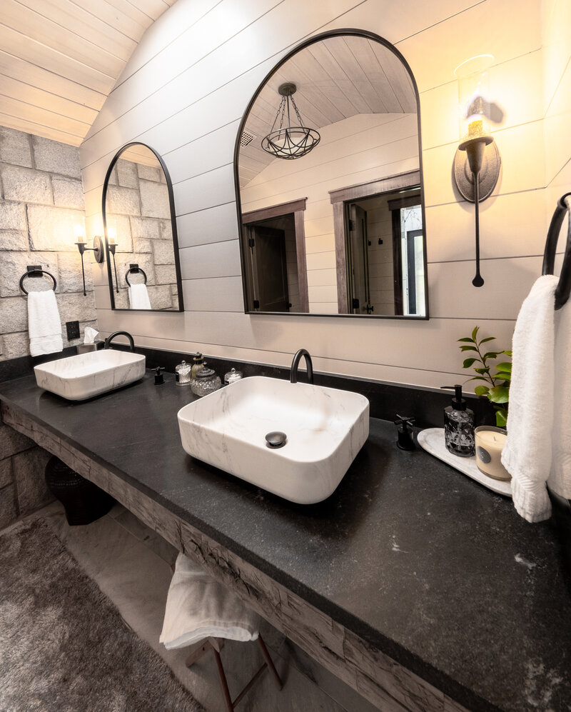 BLACKROCK KING SUITE BATHROOM 4