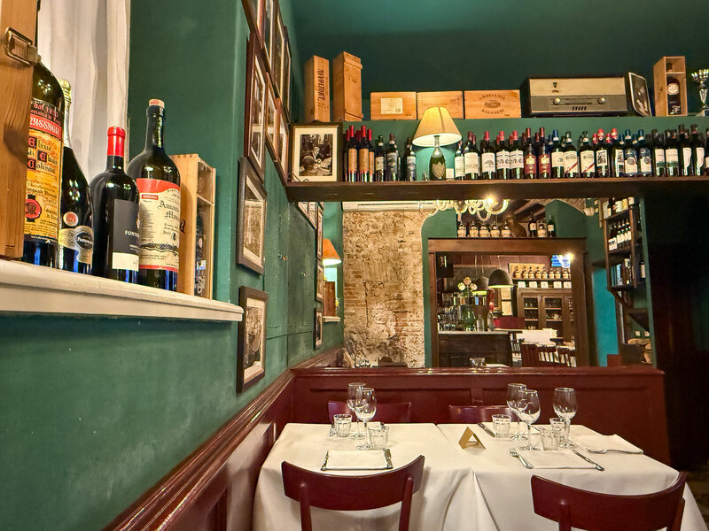 Indoor dining room at Trattoria da Gigi in Lucca, Italy