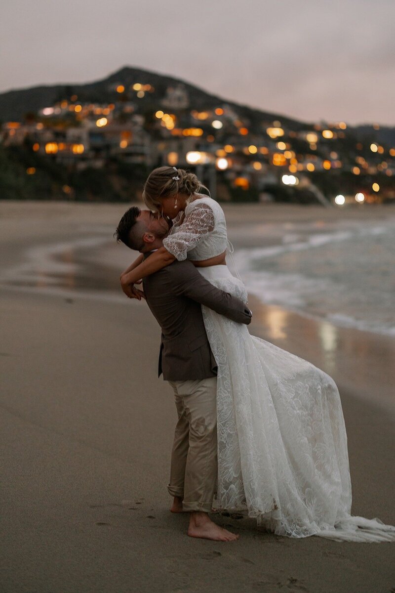 Destination elopement at Laguna Beach, California