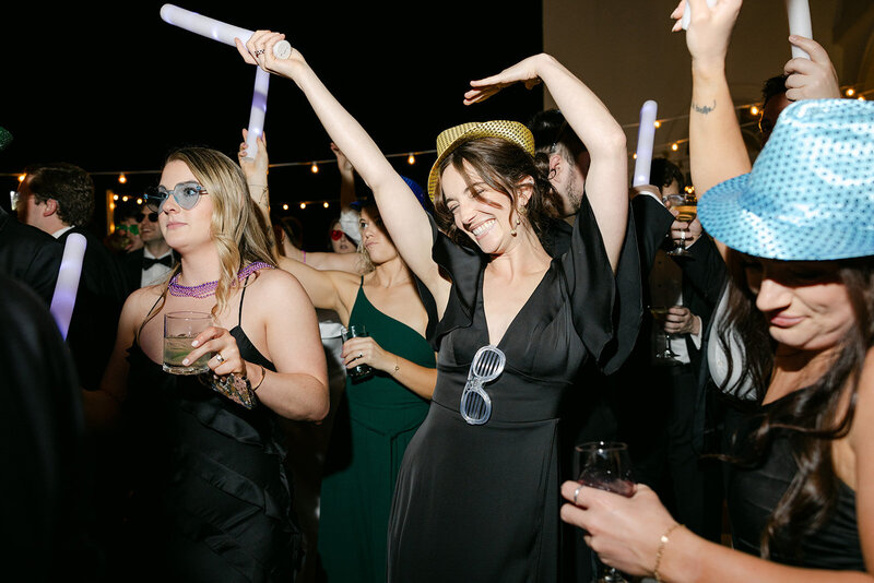 wadsworth-outdoor-reception-guests-dance
