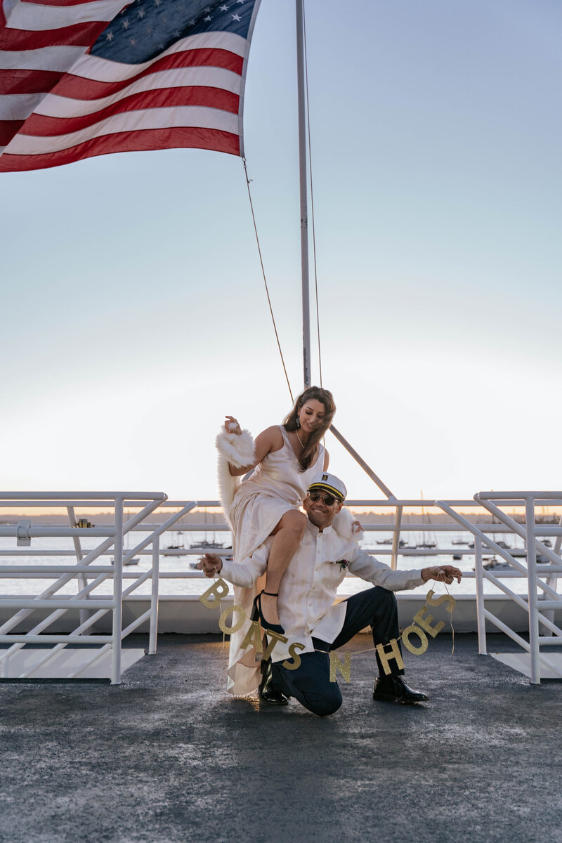 auburn-blue-photography-intimate-yacht-elopement-inspiration-hornblower-harbor-road-city-cruises-san-diego-california-111-2