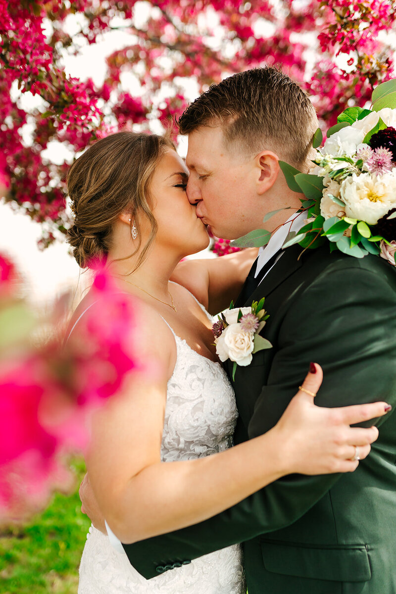 abby-taylor-grand-rapids-wedding-goei-center2-23