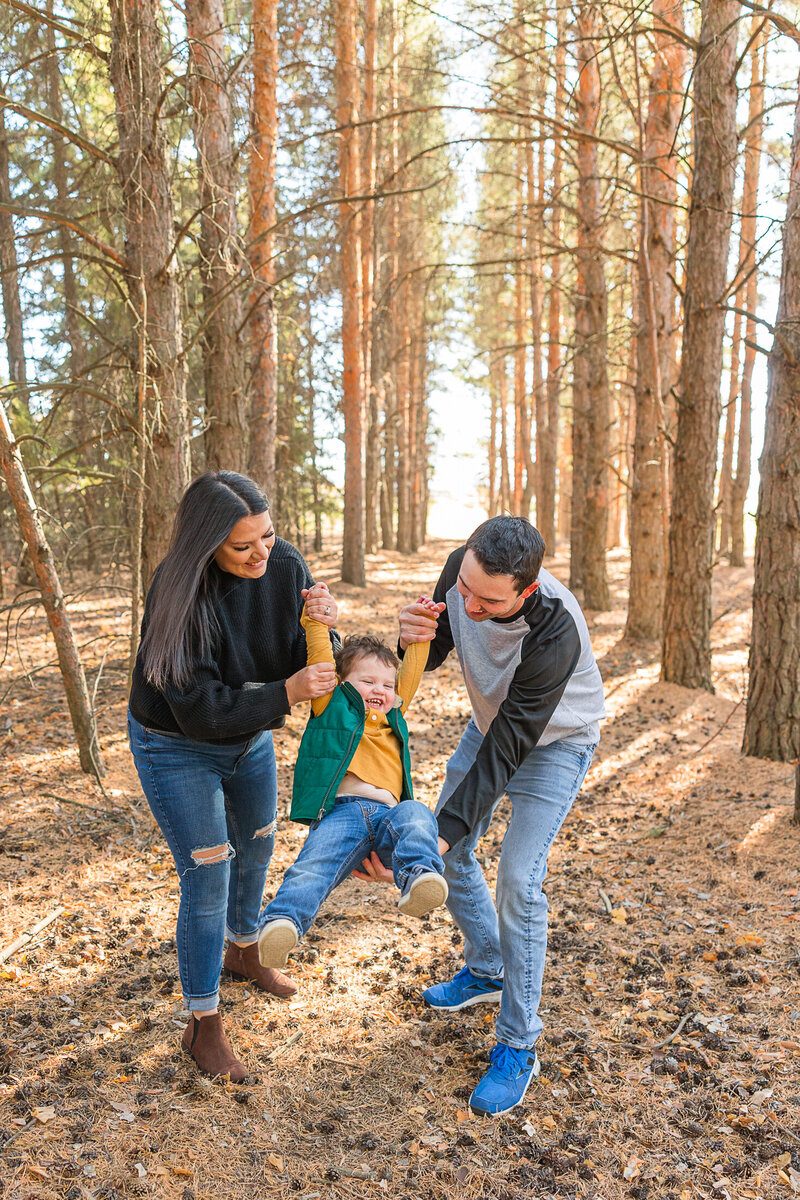 2023 Krystal-moore-photography-sask-forest-mini-sessions-moose-jaw-5