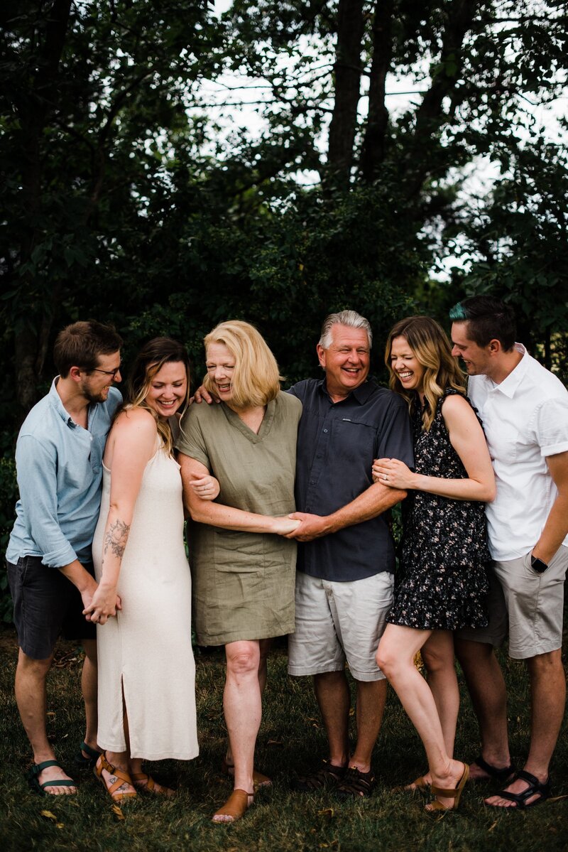 extended-family-session-at-home-charlottesville-photographer