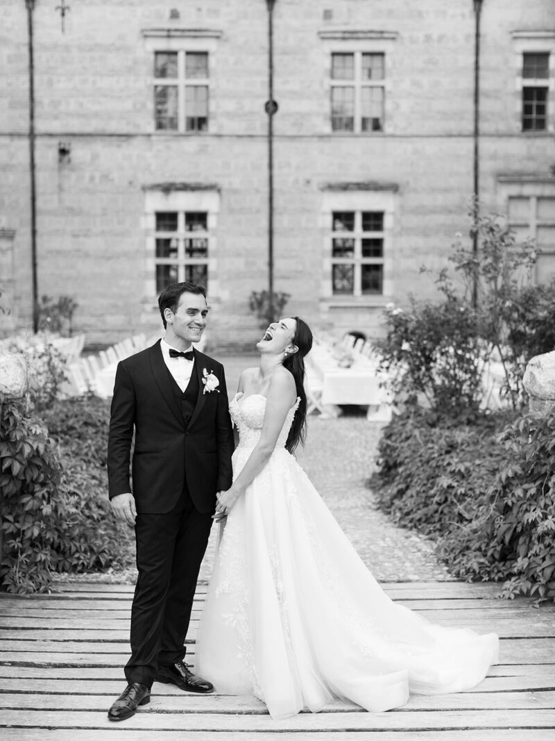 couple laughing at chateau de caumont