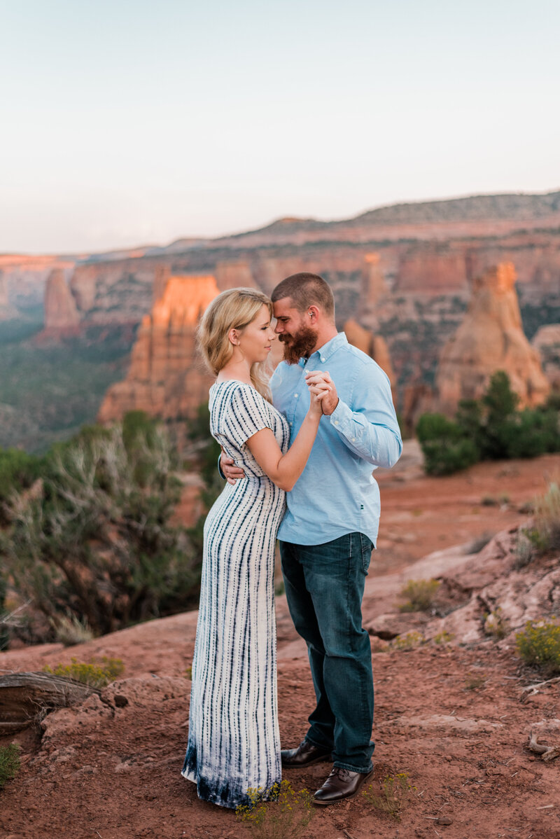 engagement-session-colorado-national-monument_0371