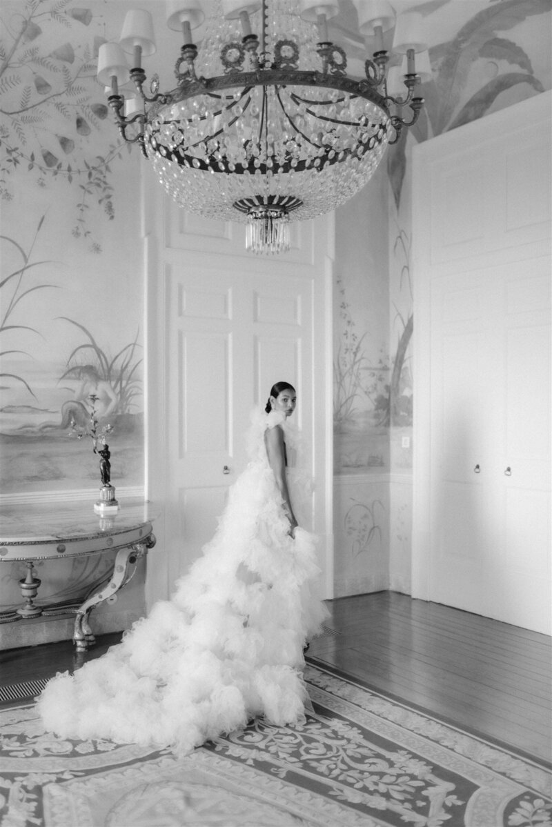 Elegant and Fashion Bridal portrait in TIVOLI Seteais