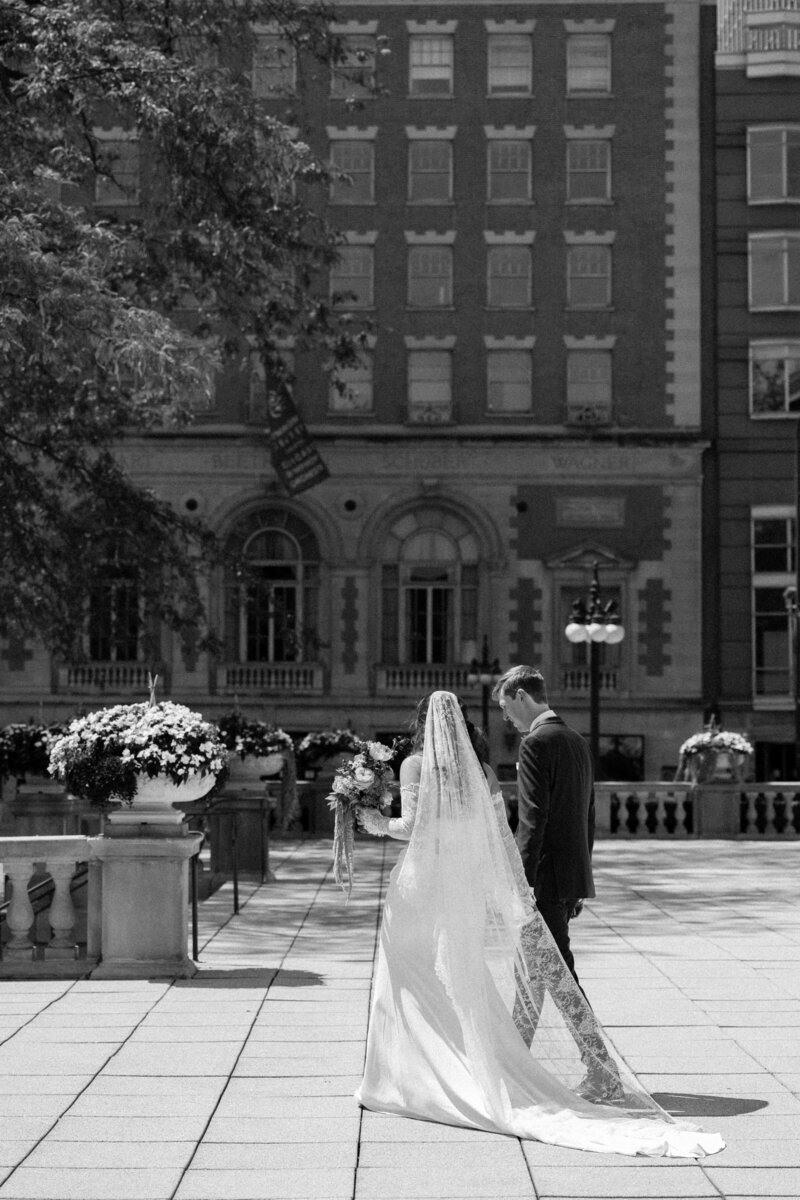 Black and white photo of a bride and groom in downtown Chicago