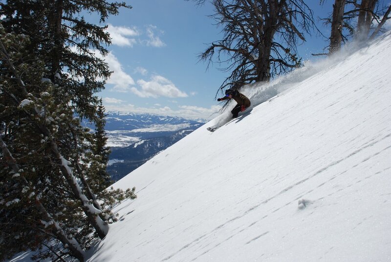 Skiing in Jackson Hole - photo-1488410766174-4d3ab8efd321