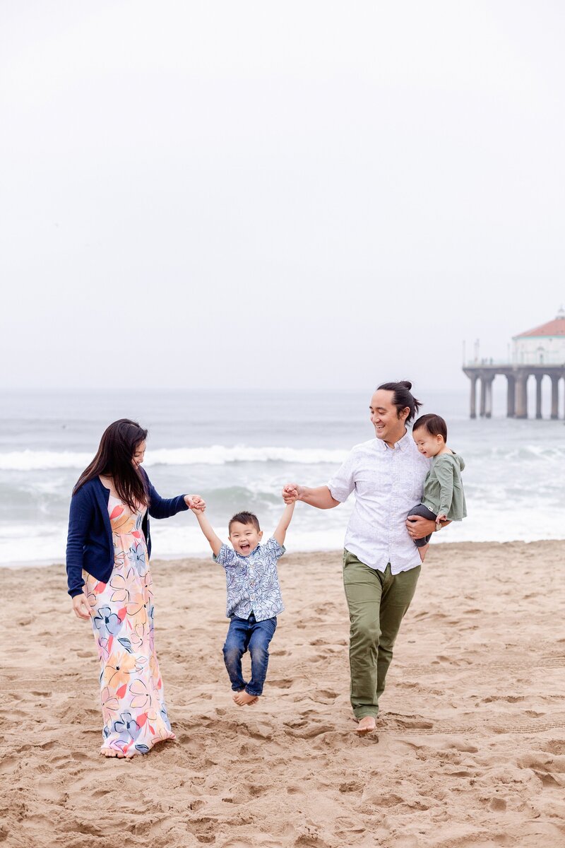 bright and colorful family photo in Manhattan Beach, CA