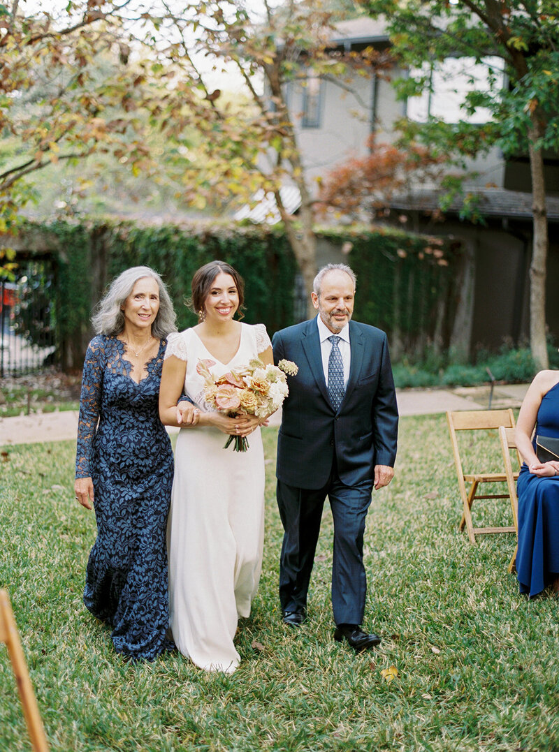 Intimate-Austin-WeddingJennZach-Preview-featherandtwine-88