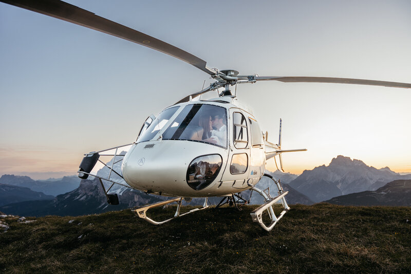 Couple eloping in Vancouver BC with helicopter