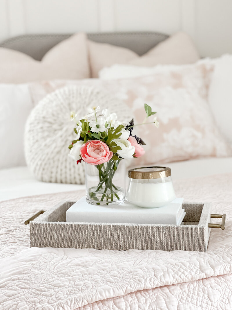 Flowers on Noelles summer bedroom 