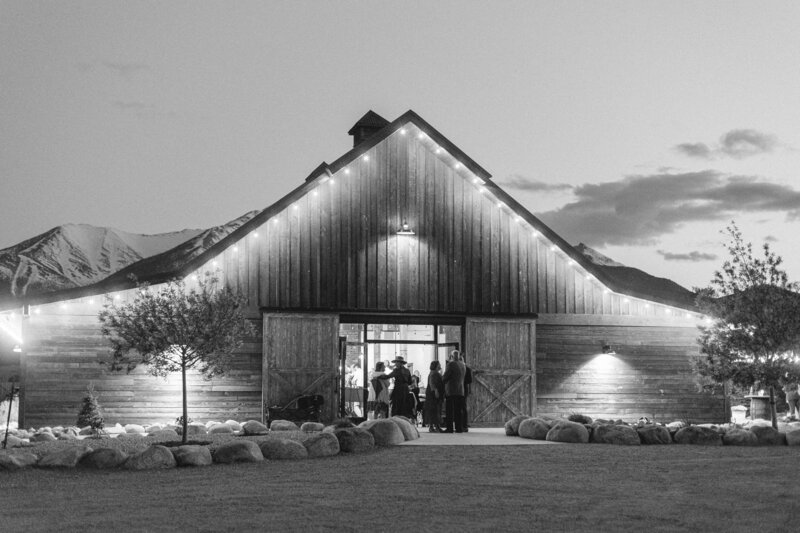 Barn-At-Sunset-Ranch-Buena-Vista-Wedding-Photographer-112