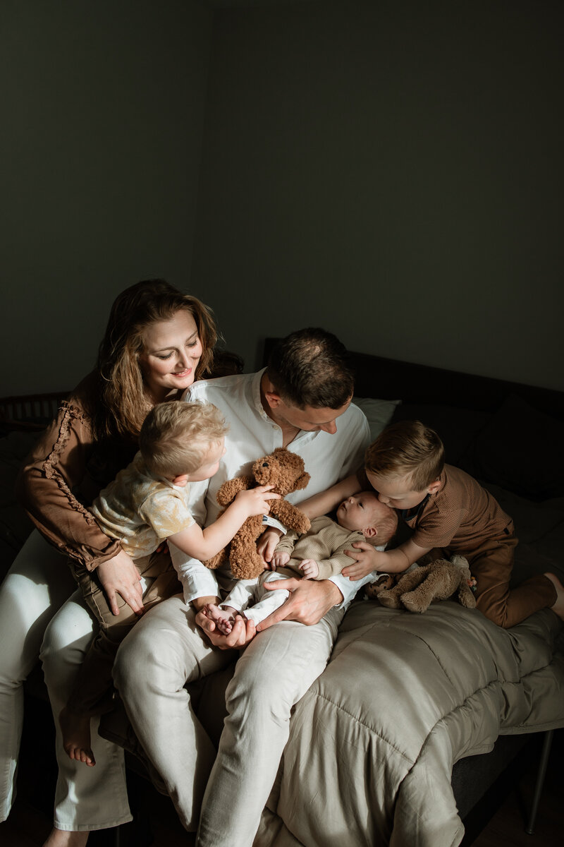 newbornshoot valkenswaard eindhoven fotograaf bergeijk fotoshoot newborn babyshoot gezinsshoot zwangerschapsshoot la nouk fotografie fotograaf