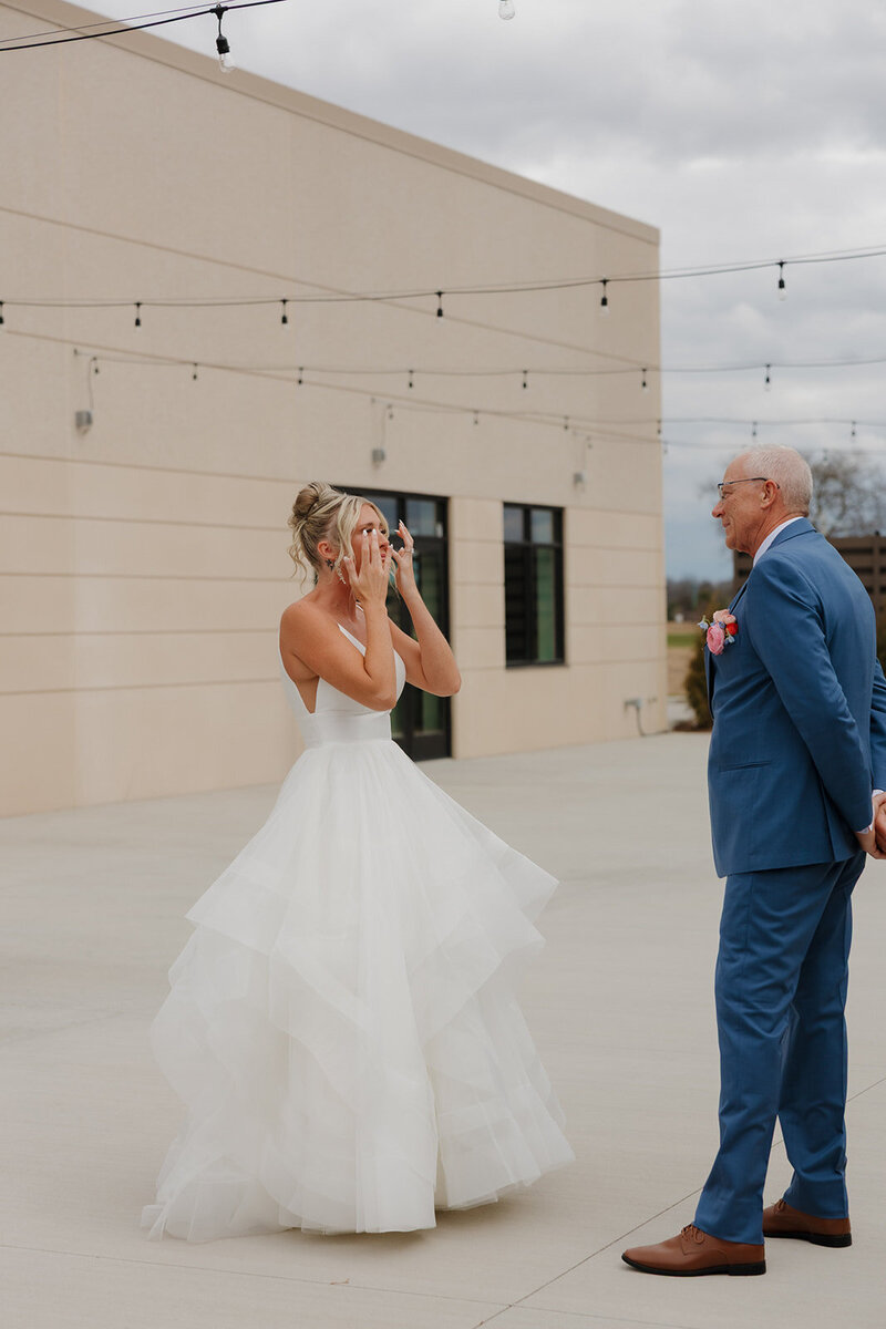 bride's first look with dad at the valerie in oconomowoc, wisconsin photographed by annika frame photography