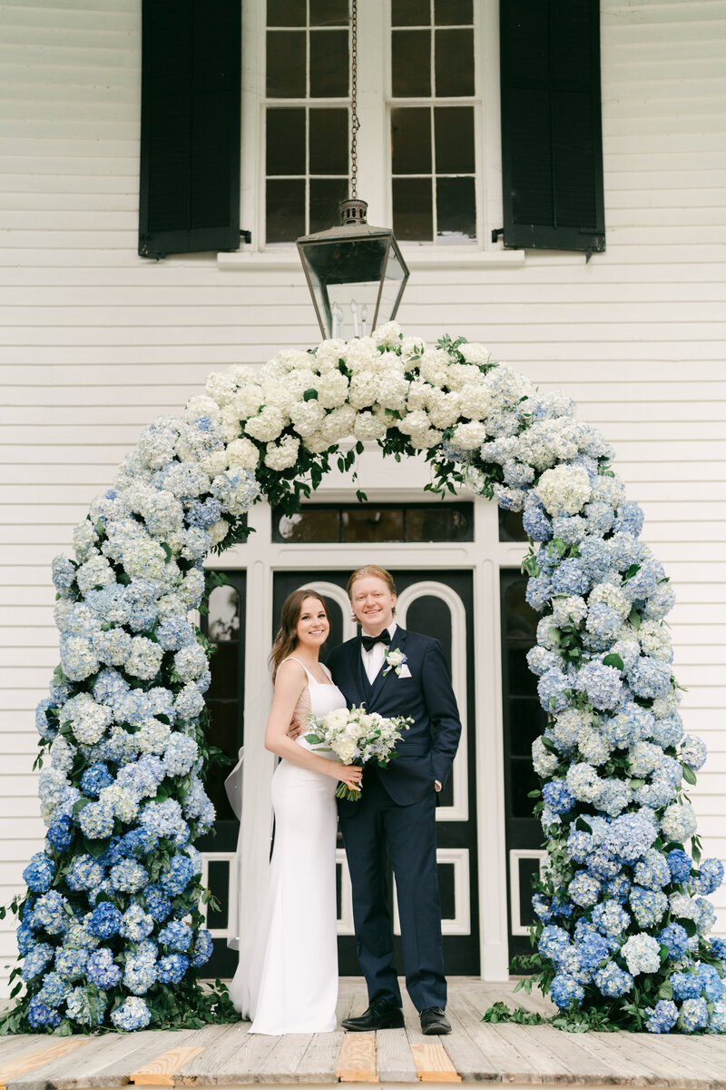 Luxury weddings. Luxury wedding planner. Estate weddings in NC. North Carolina wedding planner. Raleigh wedding planner. Floral arch.