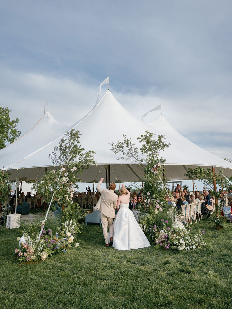 17_Kate Campbell Floral Whitehall Manor tented spring wedding by Anna and Wright photo