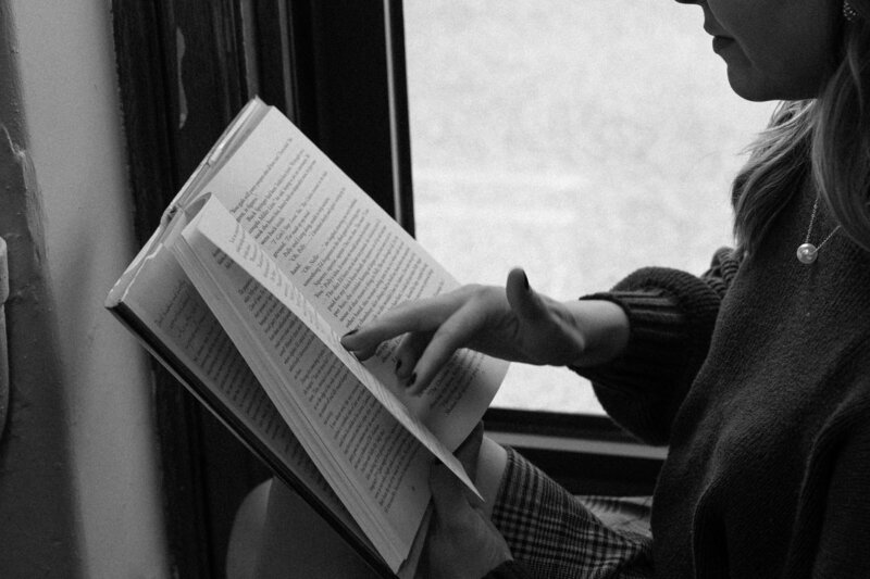 Book Worm Senior Portrait Ideas in MN 
