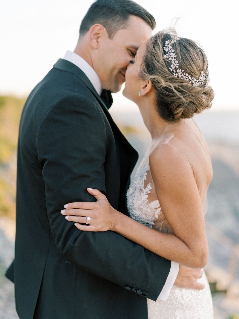 Bride and goom kiss at Castle Hill Inn wedding