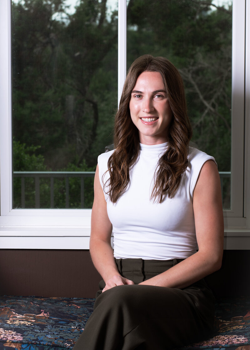 woman business headshot by sean mendoza photography