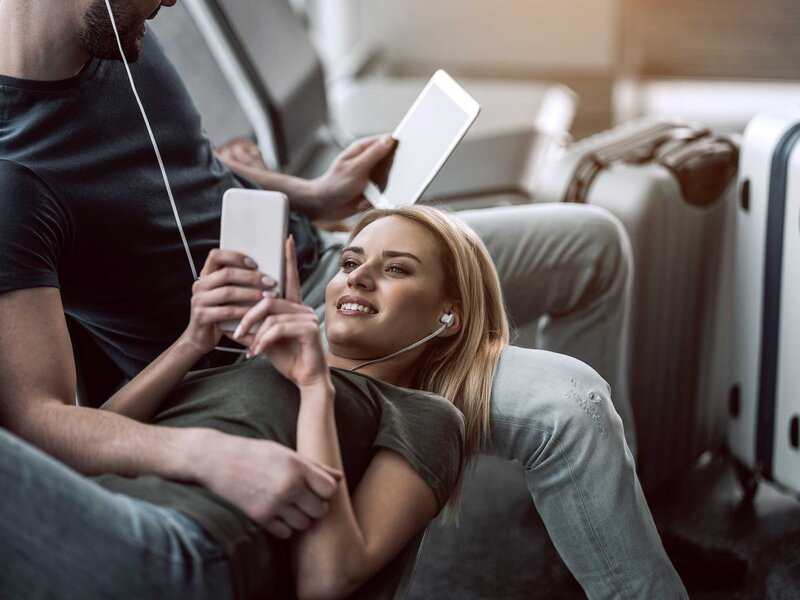 guy-and-girl-listening-to-audio-content