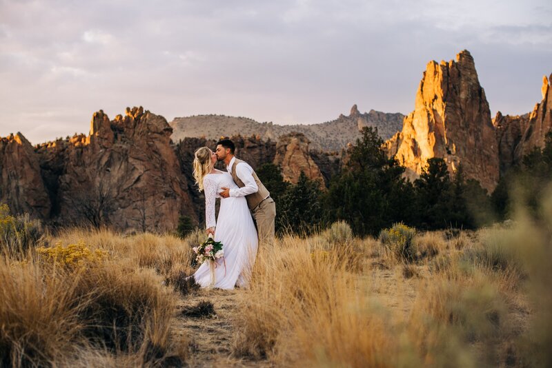 elopement photography smith rock state park
