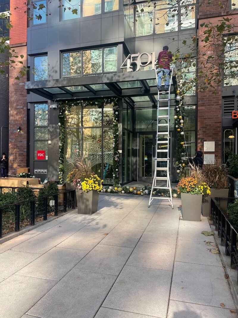 Commercial-Holiday-Decorations-8