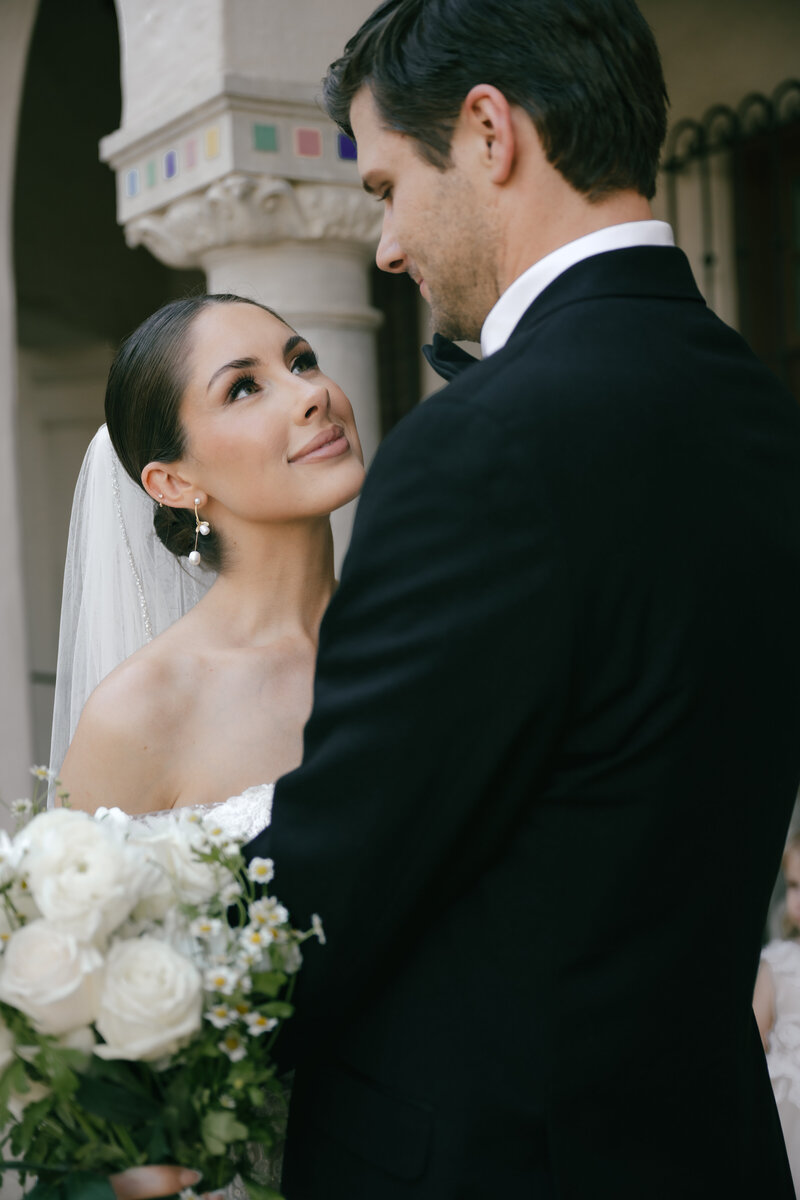 Elegant bride and groom portraits with an editorial flair, perfect for a luxury San Antonio museum wedding