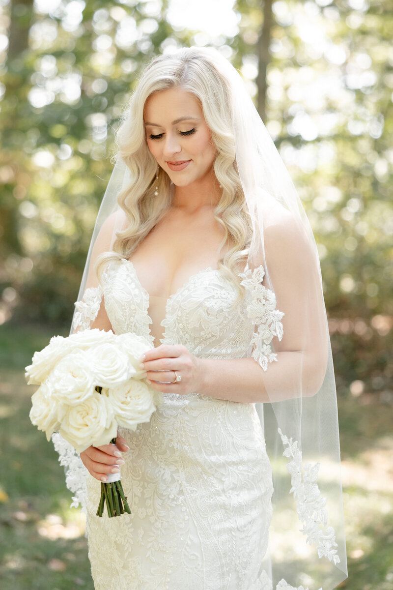 Indiana_Michigan_Wedding Planner_Lizton_Lizton Lodge_Bridal Fashion_Bouquet_Veil_Stunning