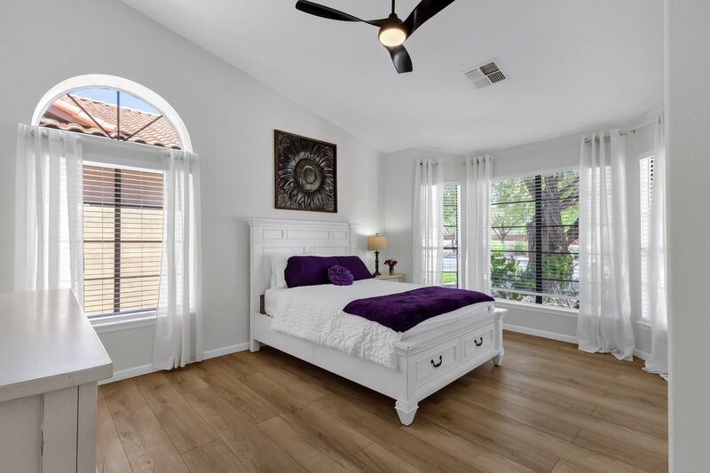7-web-or-mls-17814-n-56th-st