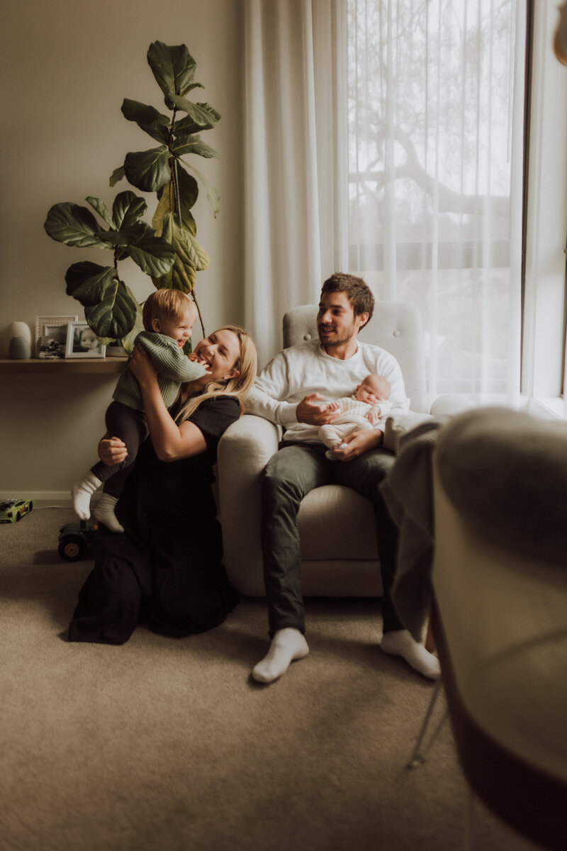 liv-rollings-canberra-newborn-family-photographer (14)