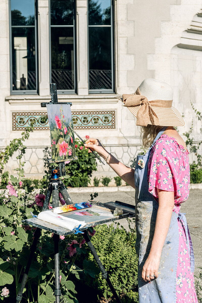 Clare Bowen painting during a retreat at Chateau Charente.